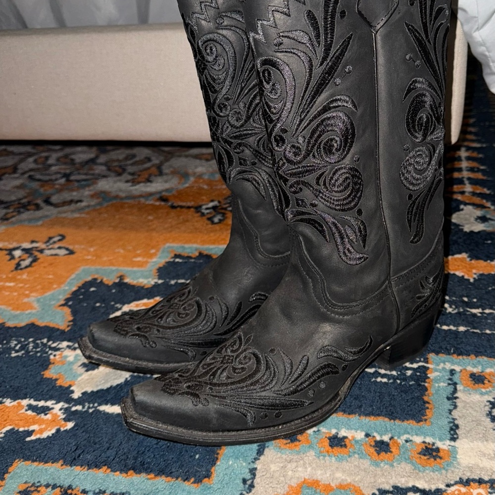 Black Embroidered Women's Cowboy Boots